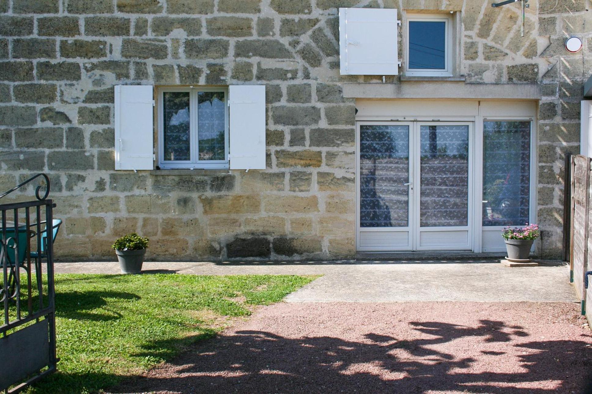 Gite De Catherine Saint-Christophe-des-Bardes Exterior photo